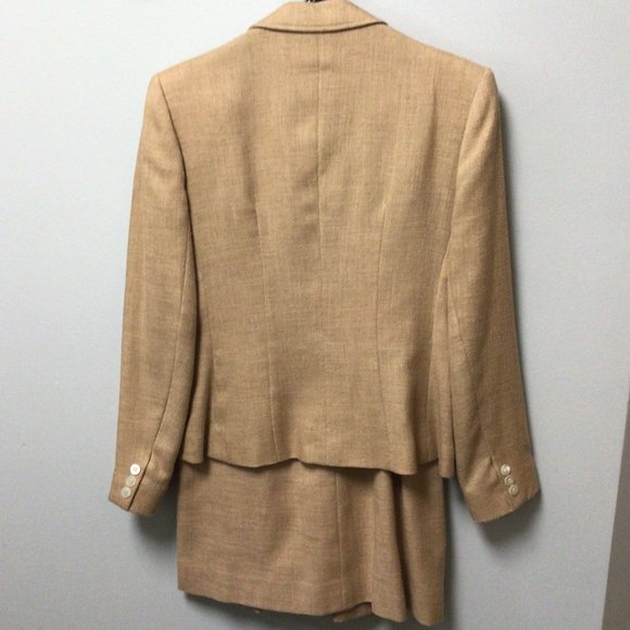 Evan Picone - Vintage tan skirt & jacket suit - Picture 6 of 13